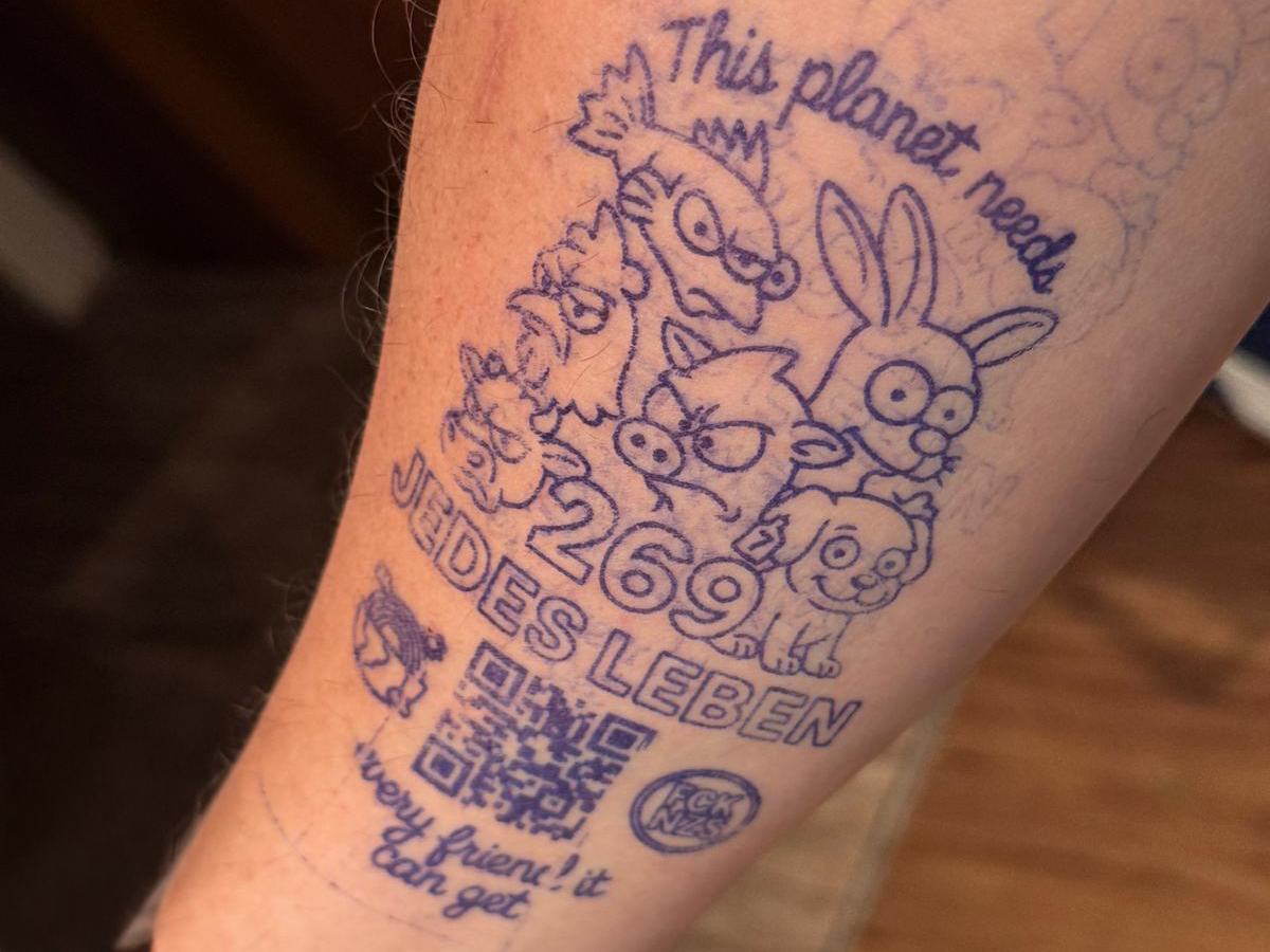 „JedesLeben“-Tattoo